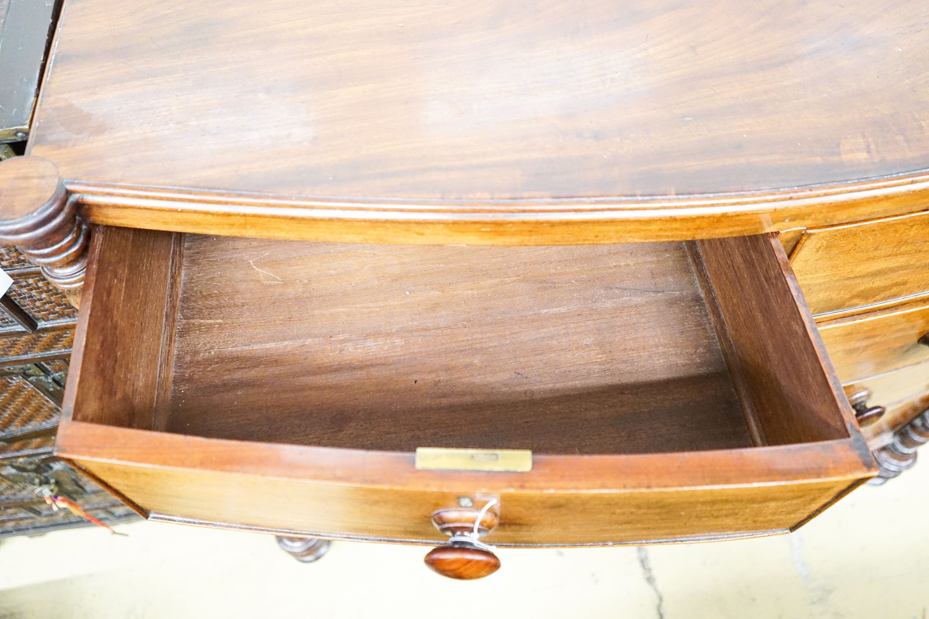 A Regency mahogany bowfront chest of drawers, width 112cm, depth 53cm, height 104cm